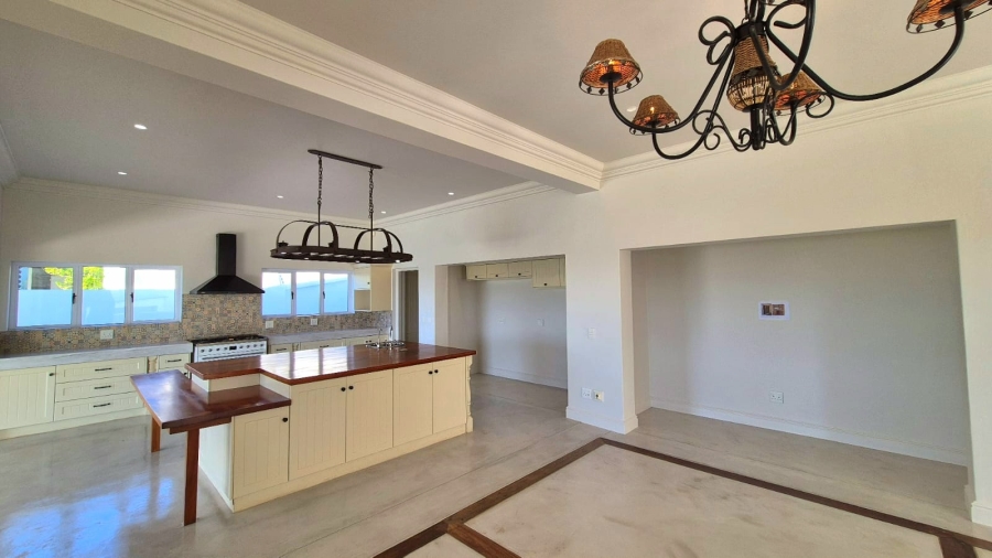 7 Bedroom Property for Sale in Whale Rock Western Cape